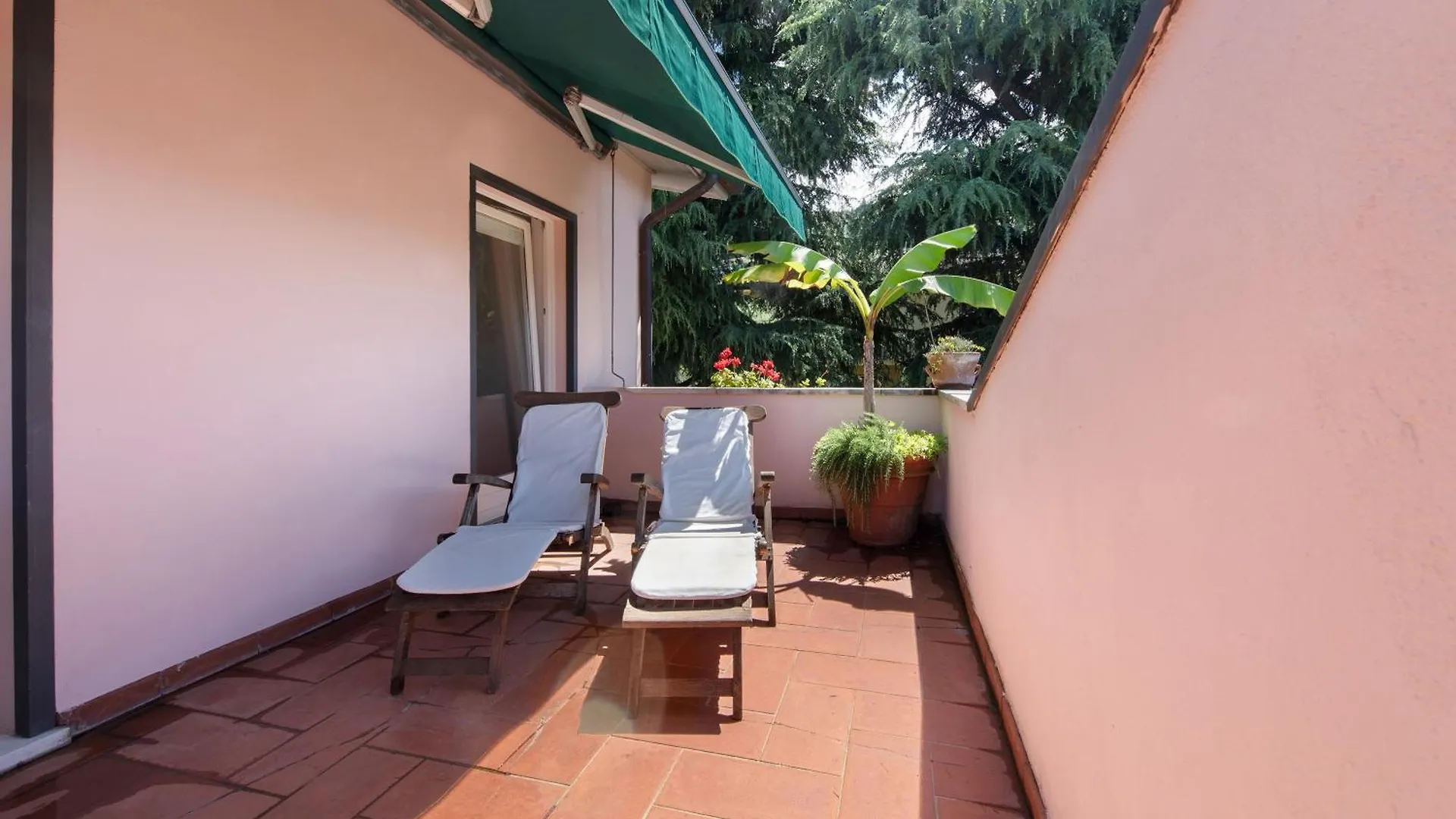 Appartamento Pittoresco Con Piscina Torri Del Benaco Italy